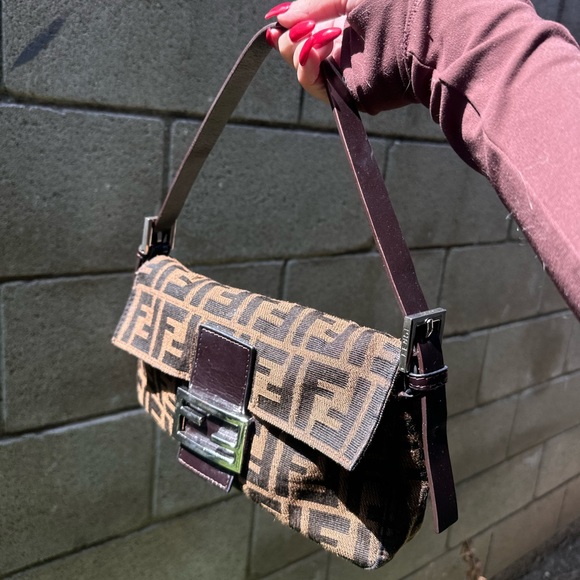 SOLD Fendi baguette shoulder bag zucca print ✨ - Picture 2 of 10
